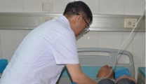 湘雅医院原肿瘤科主任廖遇平教授前来我院开展义诊活动