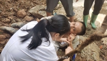 “医”心“医”意 共守百姓健康 | 市三医院党员先锋队深入资兴市受灾村帮扶村卫生室快速恢复基本医疗服务