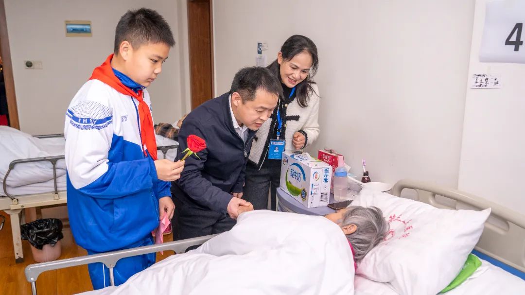 走访慰问.jpg