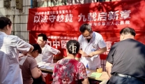 把脉问诊+普法解惑！“零距离“义诊让居民更有“医”靠